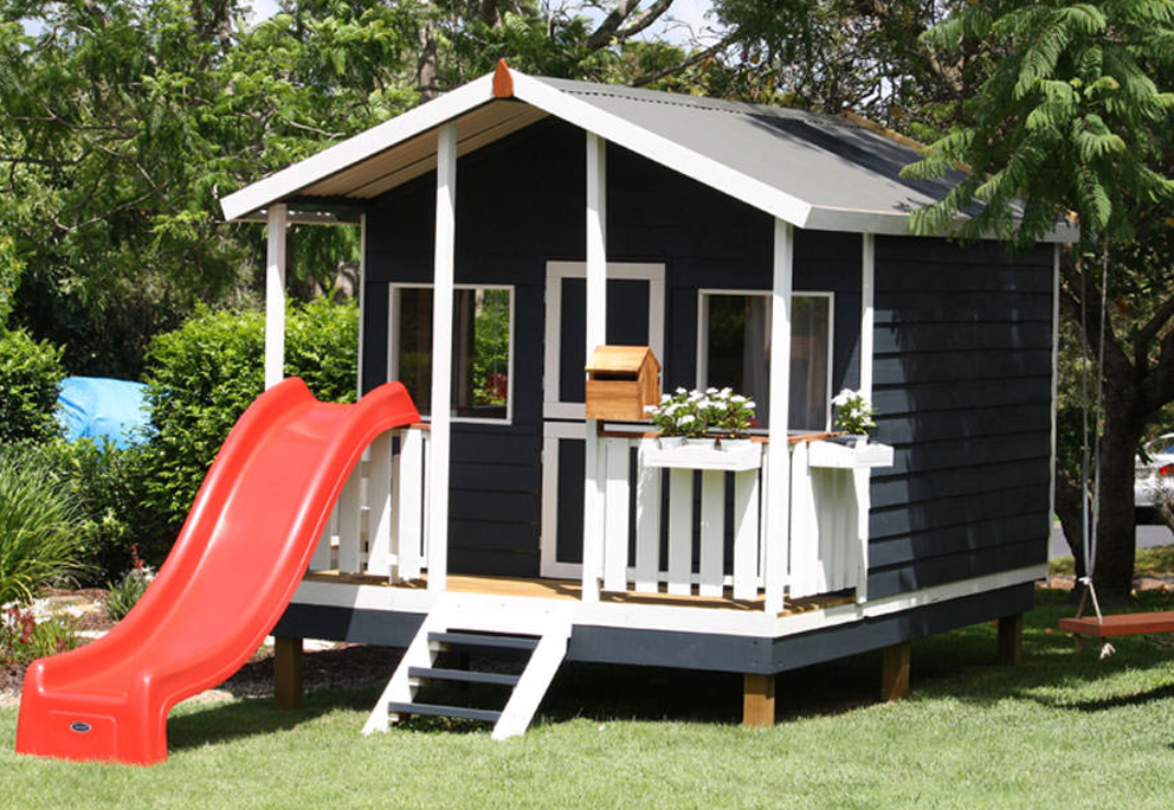 Домик на сваях детский