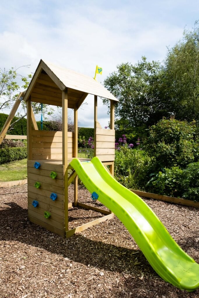 vaikų nameliai iliustracinė nuotrauka (Field Cottage) - nuotrauka: Field Cottage